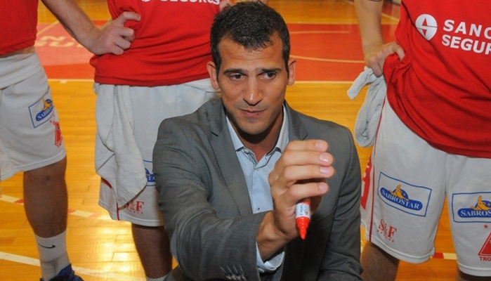 Baloncesto en Uruguay. Mateo Rubio, entrenador en Trouville.